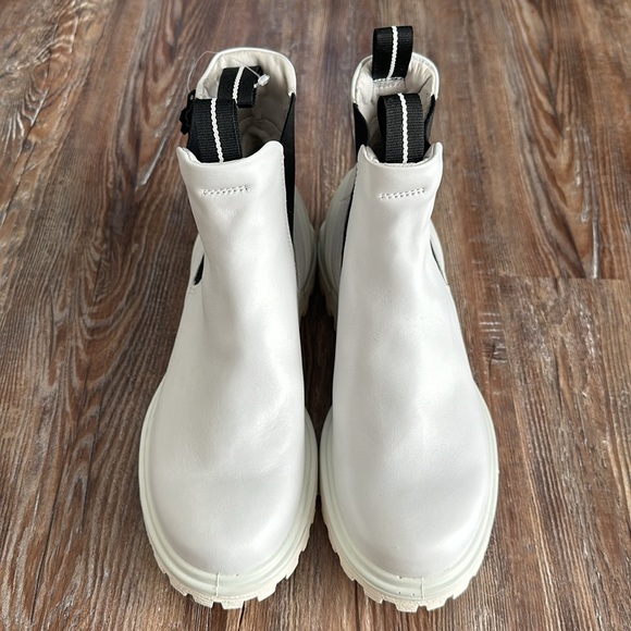 Ecco Tredtray White Leather Chelsea Boots - Picture 3 of 11